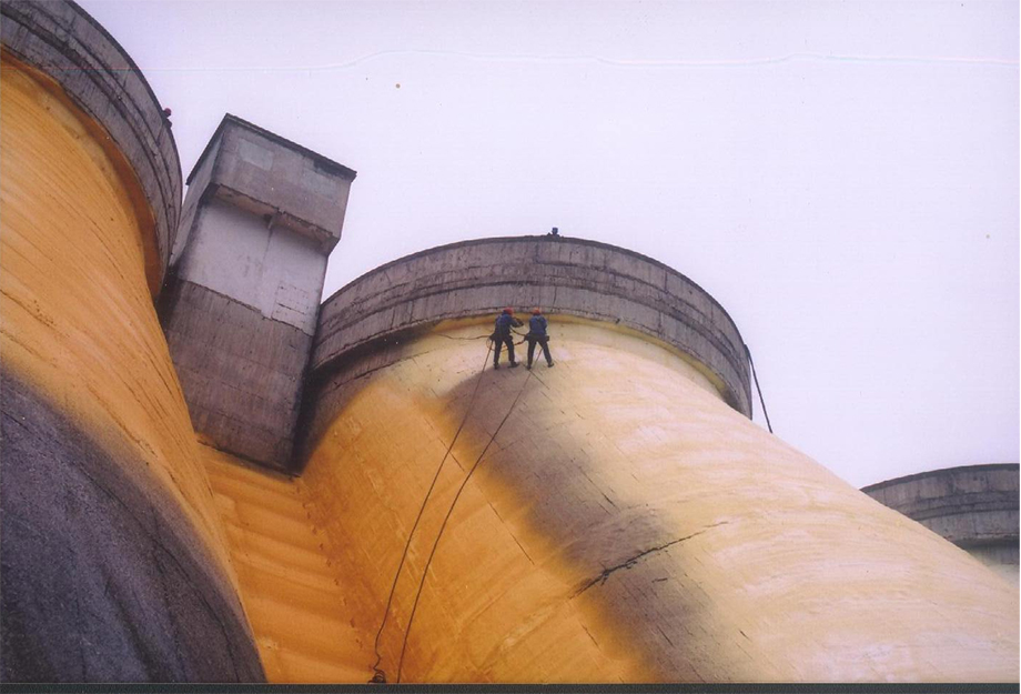 聚氨酯噴涂發(fā)泡保溫是如何施工的？需要注意什么？